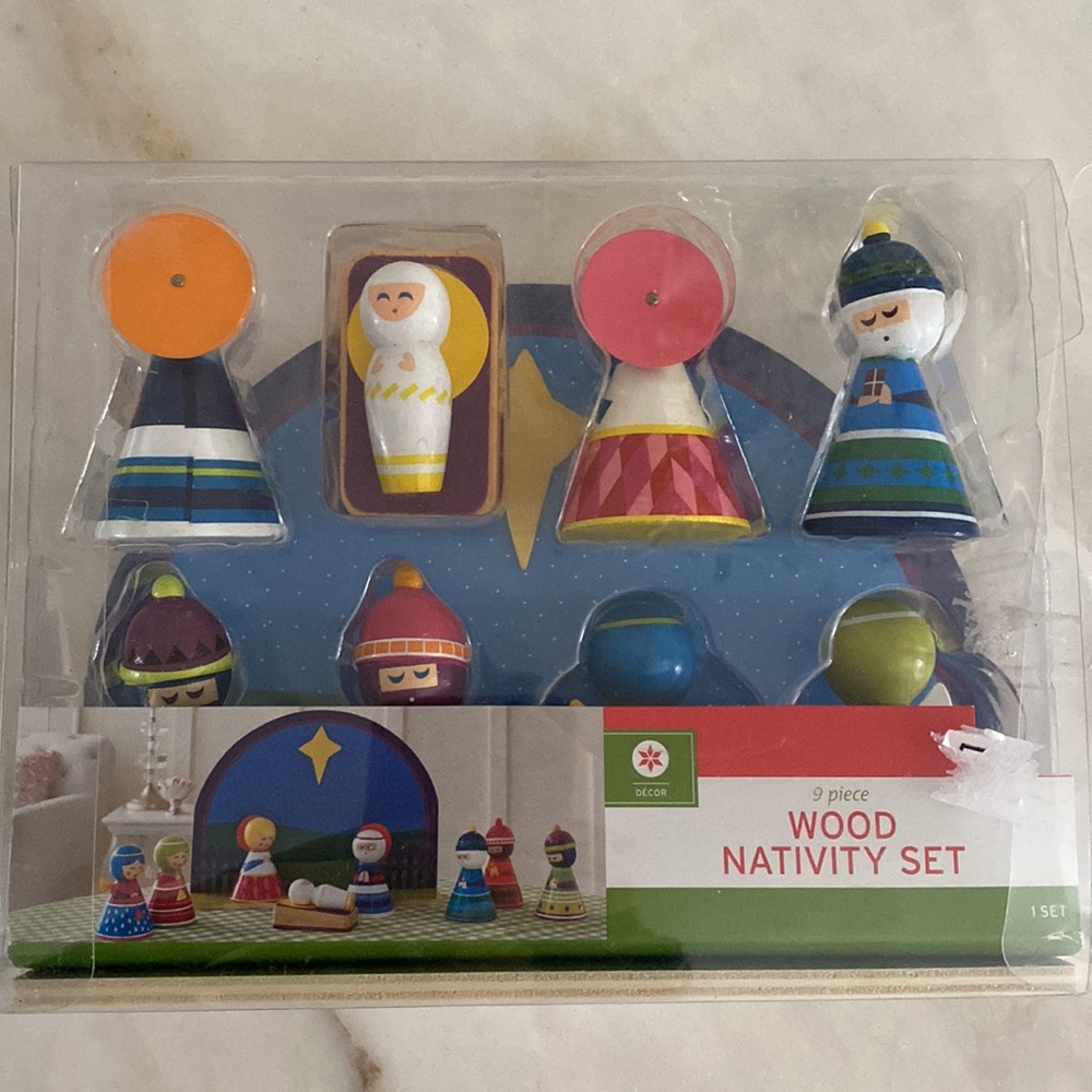 Small Wood Nativity set 9 pieces new in box